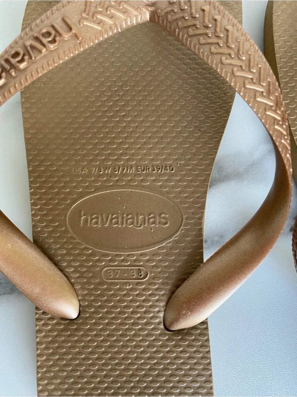 havaianas womens size 7/8 tan gold flip flop sandals